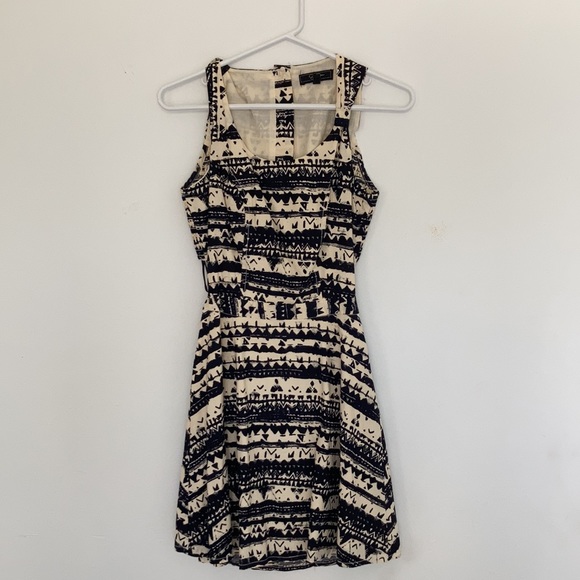 Jessica Simpson Open Back Dress - Picture 2 of 3